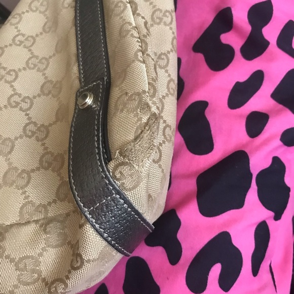 Authentic Gucci Monogram Medium Abbey Shoulder bag. - Picture 11 of 15